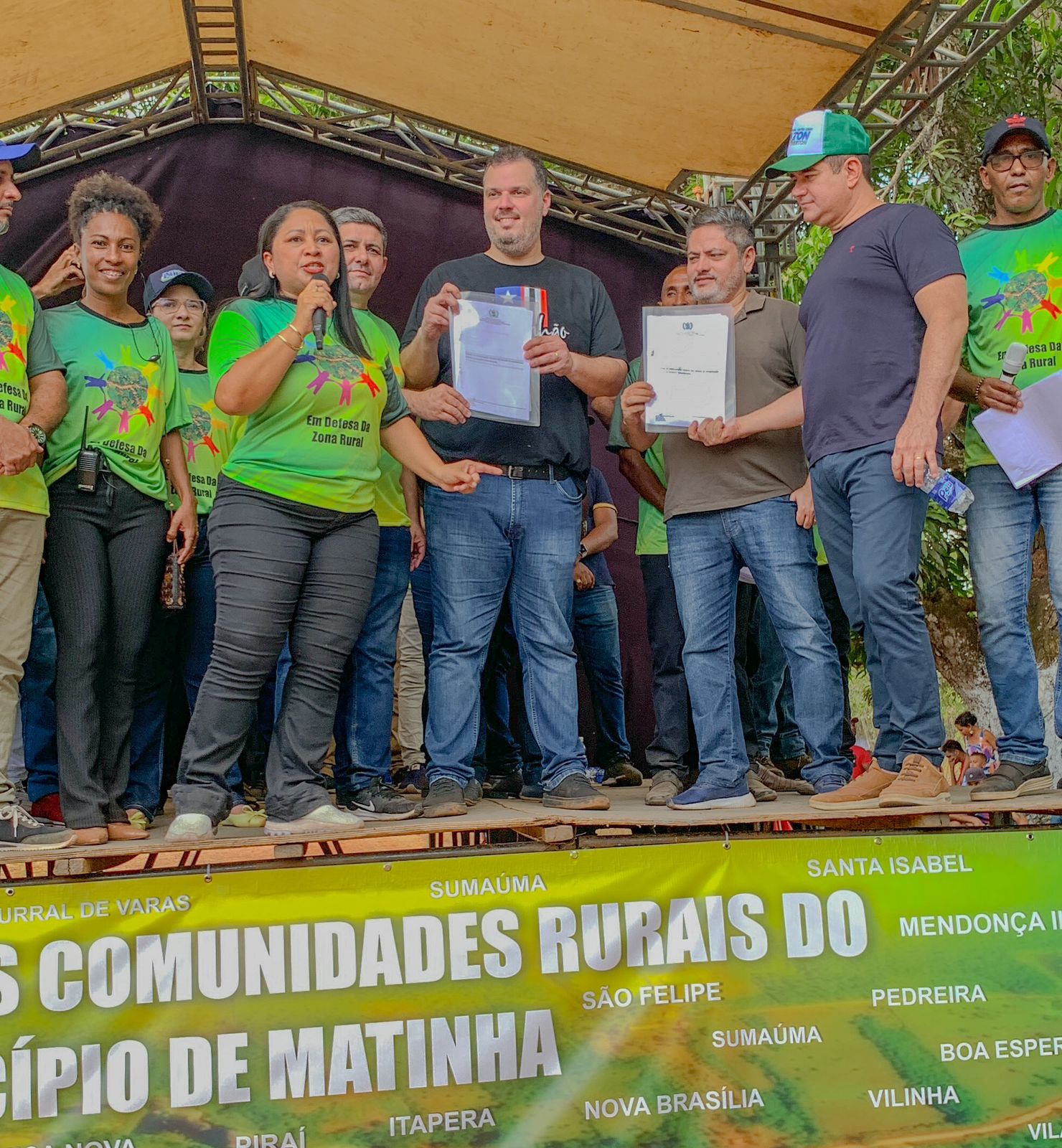 Deputado Rodrigo Lago com a prefeita de Matinha, Linielda de Eldo, e demais autoridades presentes