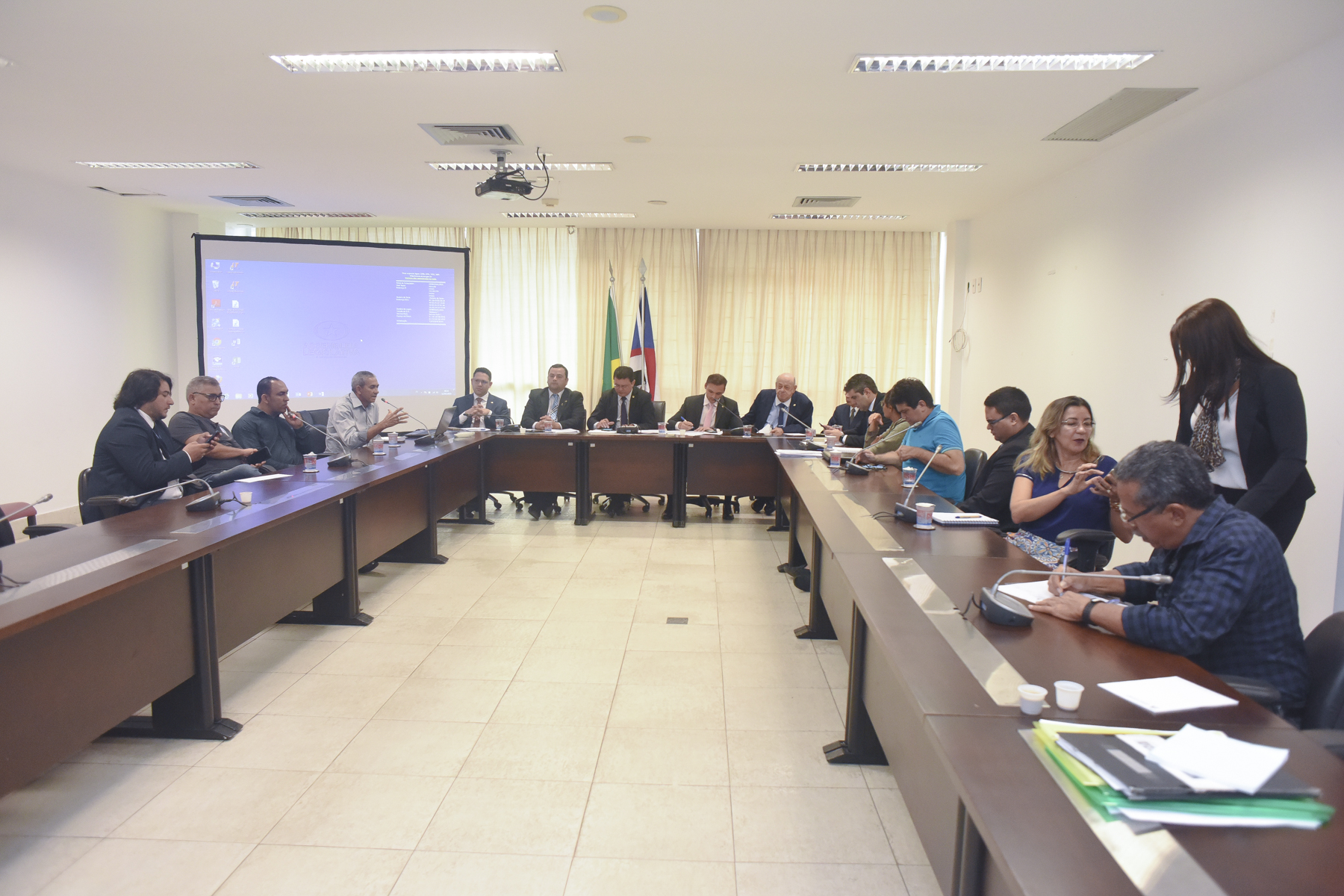 Comissões reúnem-se para definir agenda  de trabalho e visita à Barragem do Rio Flores