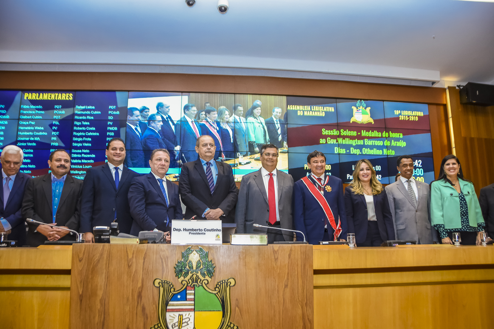 Assembleia condecora governador do Piauí com medalha Manuel Beckman