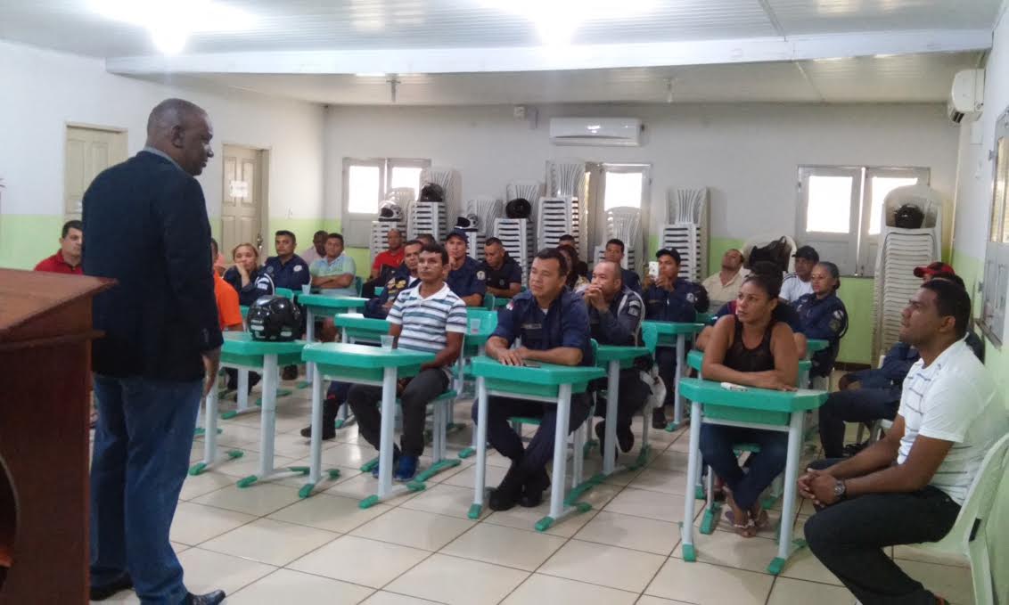 Cabo Campos participa de reunião com Guardas Municipais em Pinheiro