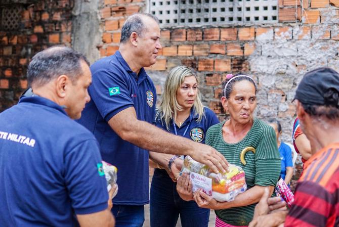 Gabinete Militar entrega cestas básicas e brinquedos a famílias carentes de São José de Ribamar