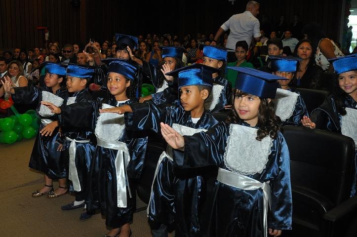 Escola Sementinha realiza cerimônia de formatura dos alunos da pré-escola II