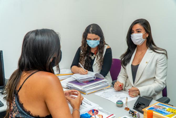 Frente Parlamentar e Casa da Mulher Brasileira unem forças no combate ao feminicídio