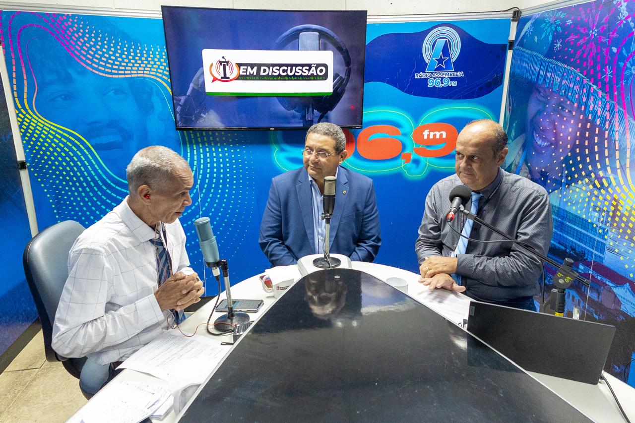 Deputado Jota Pinto conversou com os radialistas Álvaro Luiz e Henrique Pereira, no programa ‘Em Discussão’