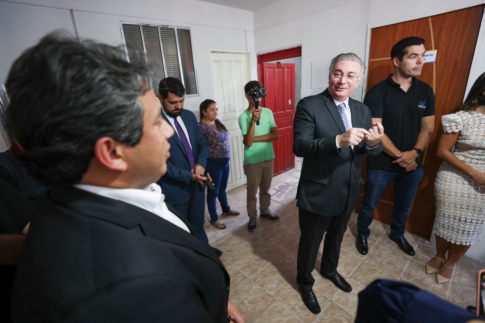 Osmar Filho durante a solenidade de inauguração da sala do programa no município de Cajari