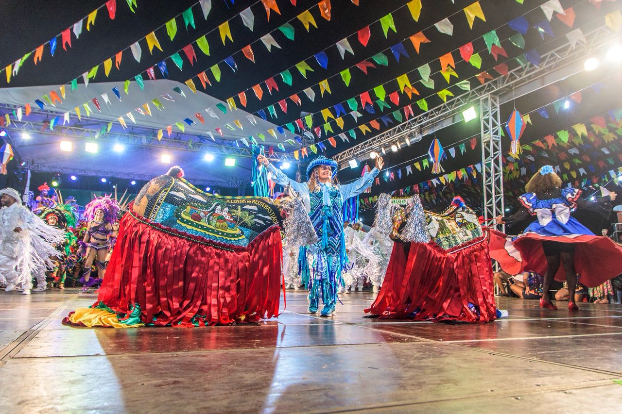 Grupos folclóricos e artistas animam noite de abertura do ‘Arraiá do Povo’