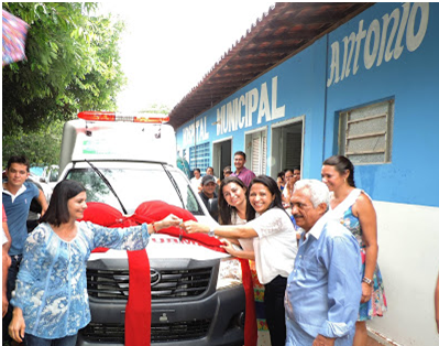 Francisca Primo prestigia o município de Satubinha com entrega de uma ambulância