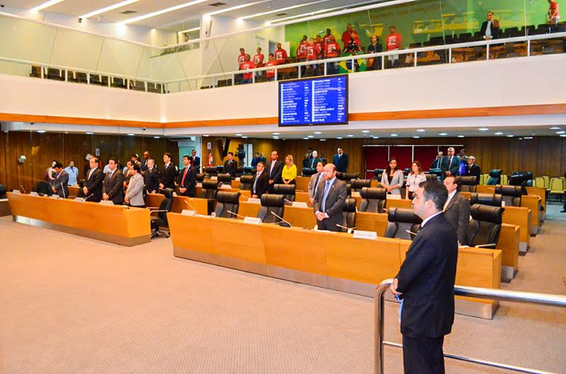 Assembleia Legislativa faz um minuto de silêncio em homenagem ao poeta Nauro Machado