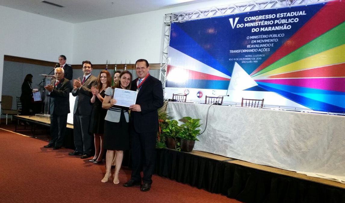 Stênio Rezende é homenageado com medalha da AMPEM