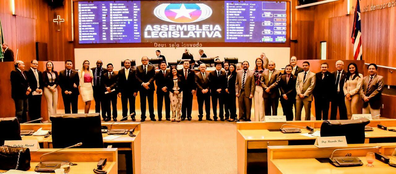 Deputados prestam homenagem ao deputado Rigo Teles pela passagem do seu aniversário 