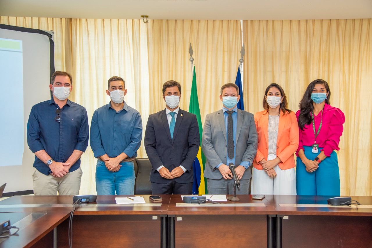 Deputados Rafael e Duarte Júnior com os diretores da Titara e as representantes da Secretaria de Meio Ambiente e Recursos Naturais