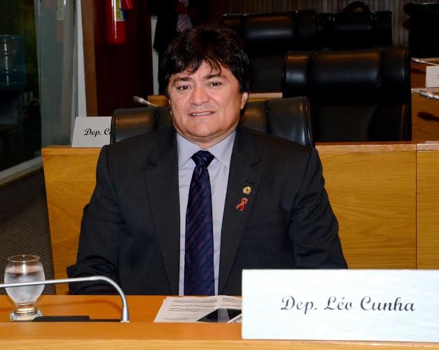 Léo Cunha parabeniza Cícero Neco pelo Prêmio Prefeito Empreendedor