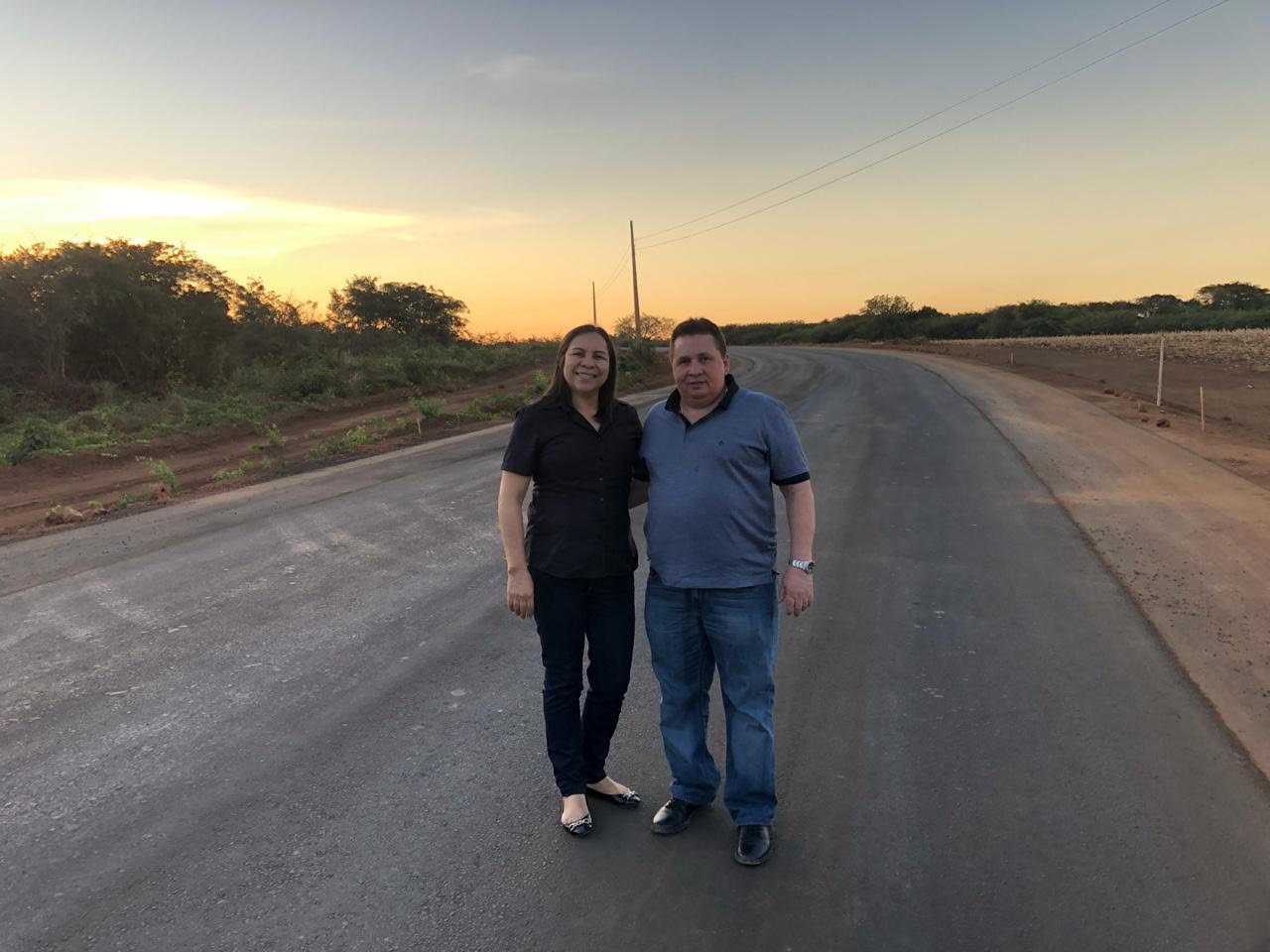 Deputado Ariston visita obras de pavimentação da MA-270