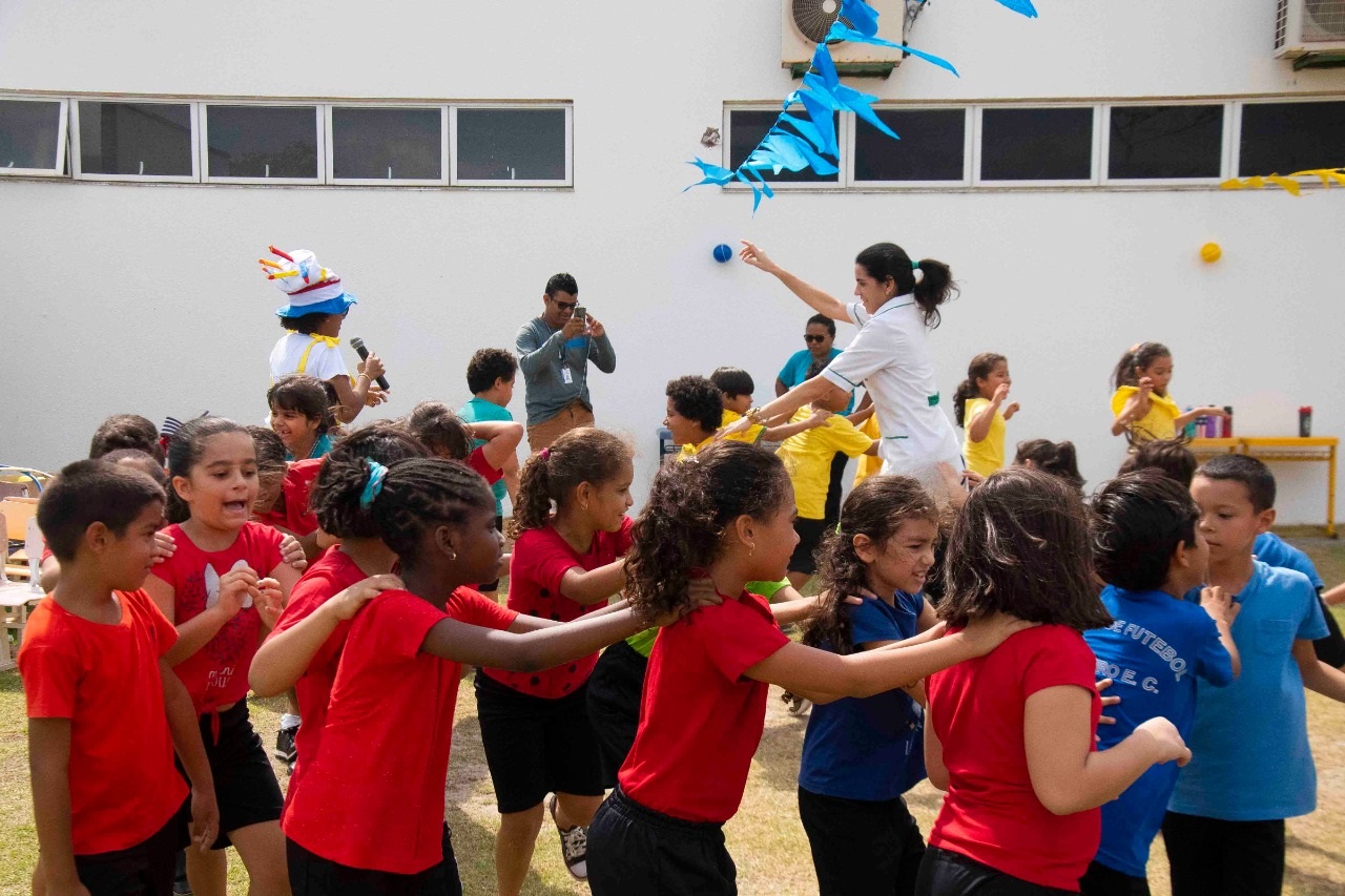 Os pequeninos brincaram à vontade nas diversas atividades realizadas pelas educadoras