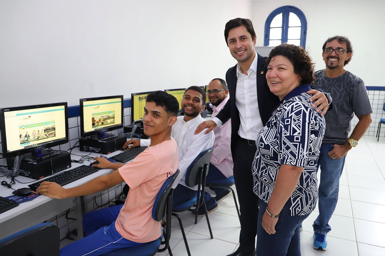 Emenda do deputado Duarte Jr garante aquisição de novos computadores para a Escola Modelo