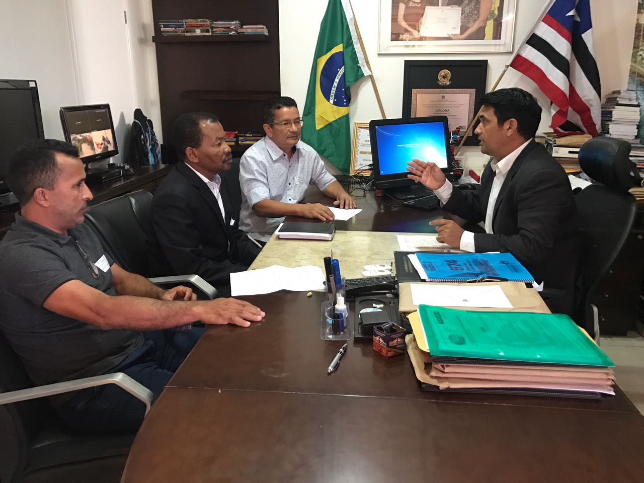 Deputado Wellington recebe comissão de aprovados no concurso de Urbano Santos