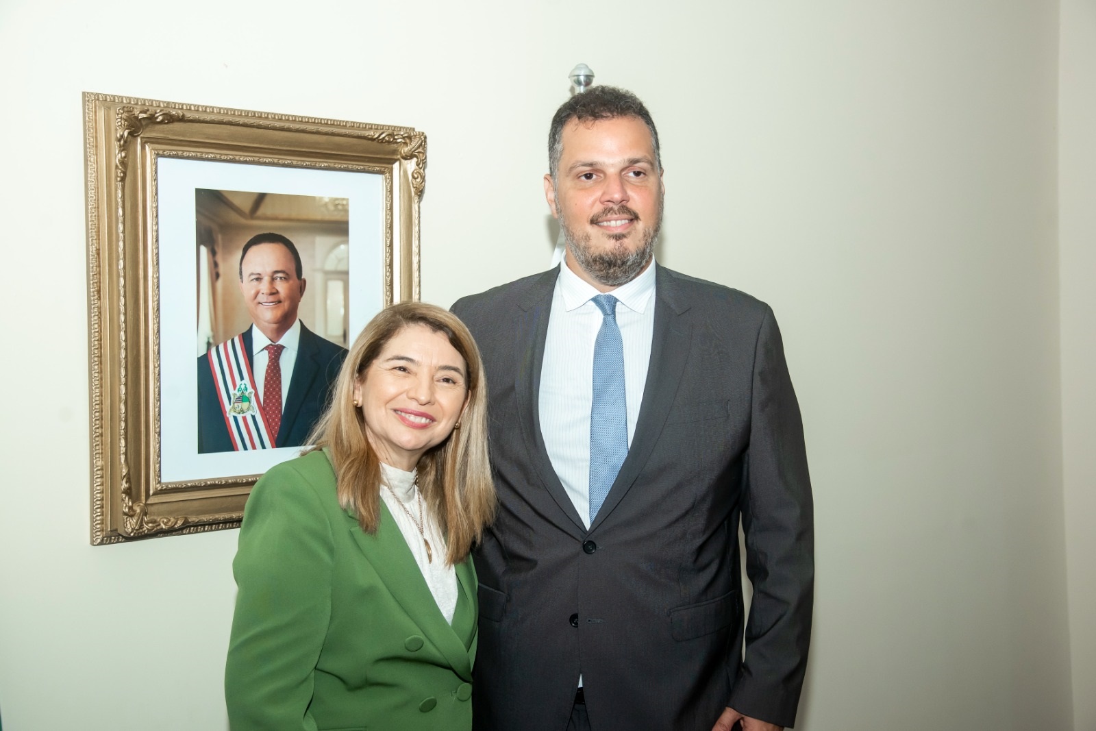 Governadora em exercício Iracema Vale com o presidente interino da Assembleia Legislativa Rodrigo Lago