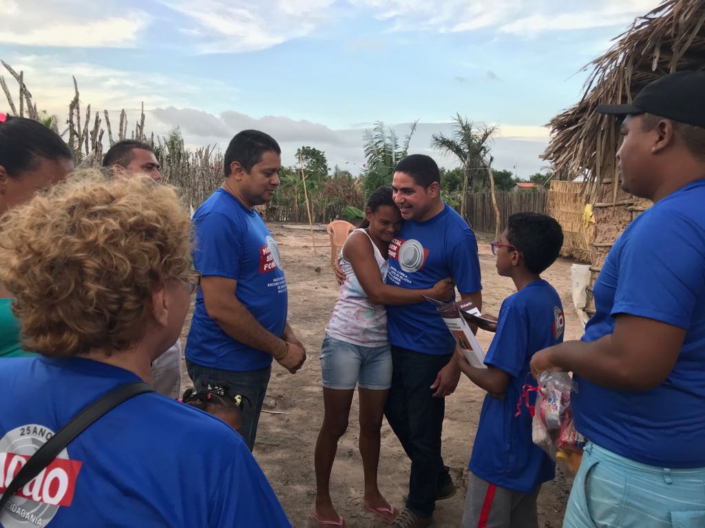 Deputado Zé Inacio entrega cestas básicas no Natal