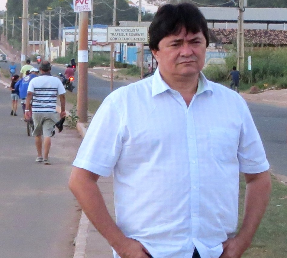 Deputado Léo Cunha solicita recuperação da avenida Pedro Neiva de Santana 