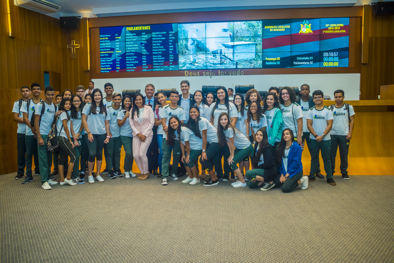 Alunos do Colégio Paralelo visitam a sede da Assembleia Legislativa 