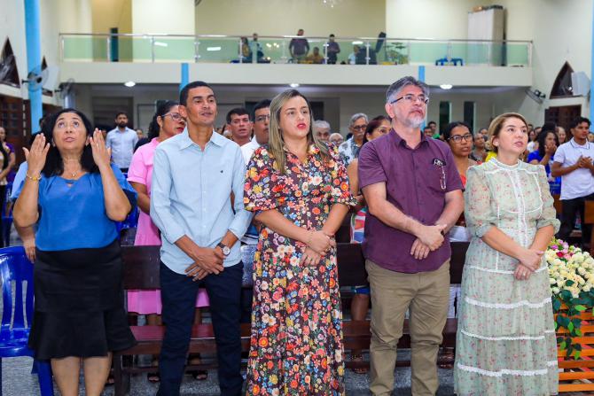 Iracema Vale encerra agenda de domingo em Urbano Santos com missa em ação de graças