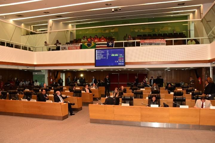 Deputados aprovam mensagens sobre reforma e servidores