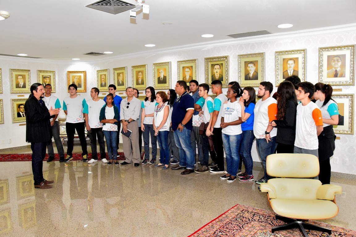 Parlamento Estudantil recebe visita da Escola de Formação Gerencial do SEBRAE-MA