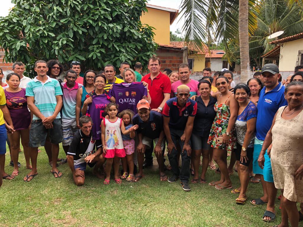 Stenio Rezende distribui cestas de natal e entrega premiação de torneio de futebol no município da Raposa