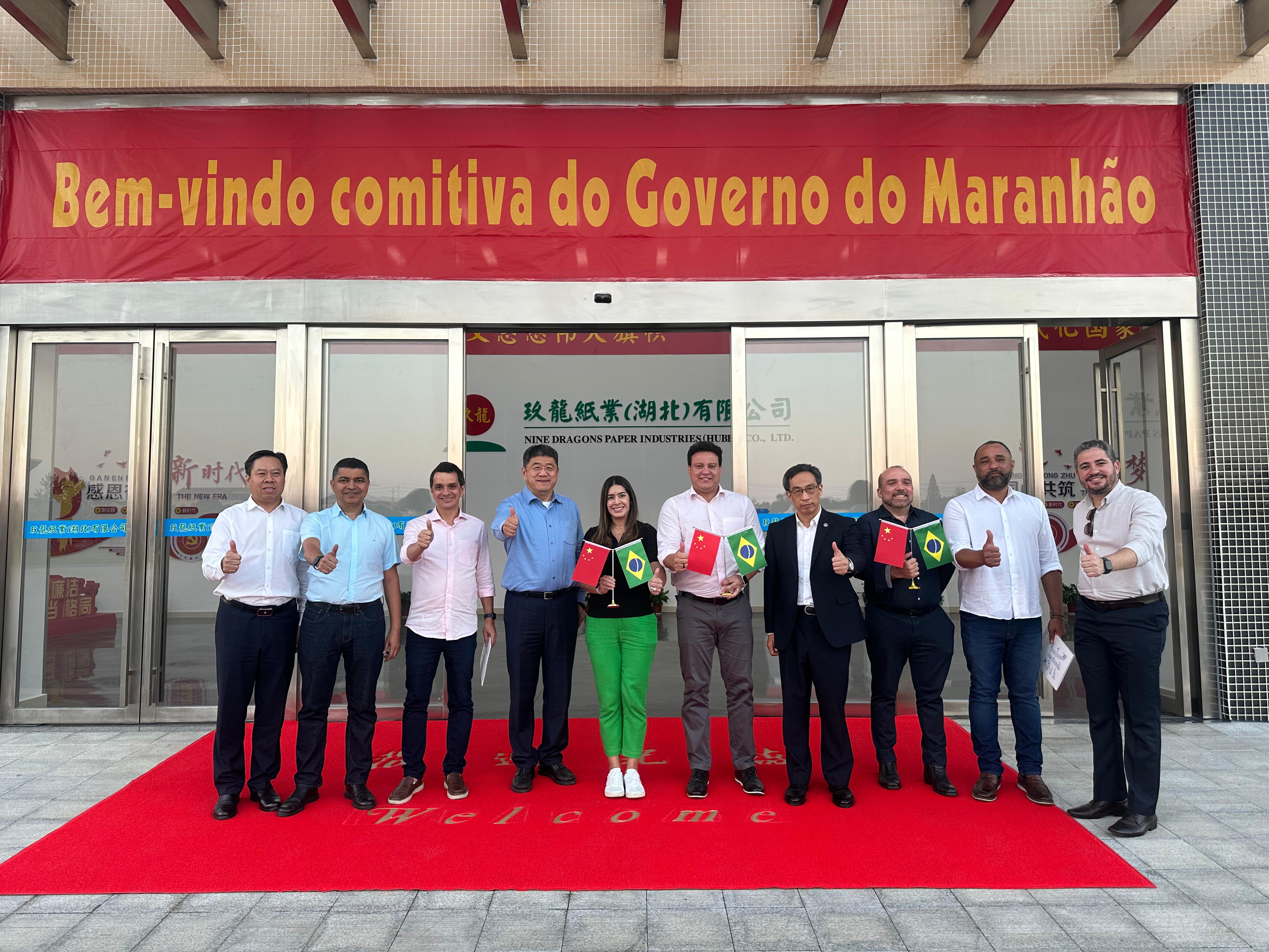 Comitiva do Governo do Maranhão com executivos da empresa Nine Dragons Paper, em Jianli, em Hubei