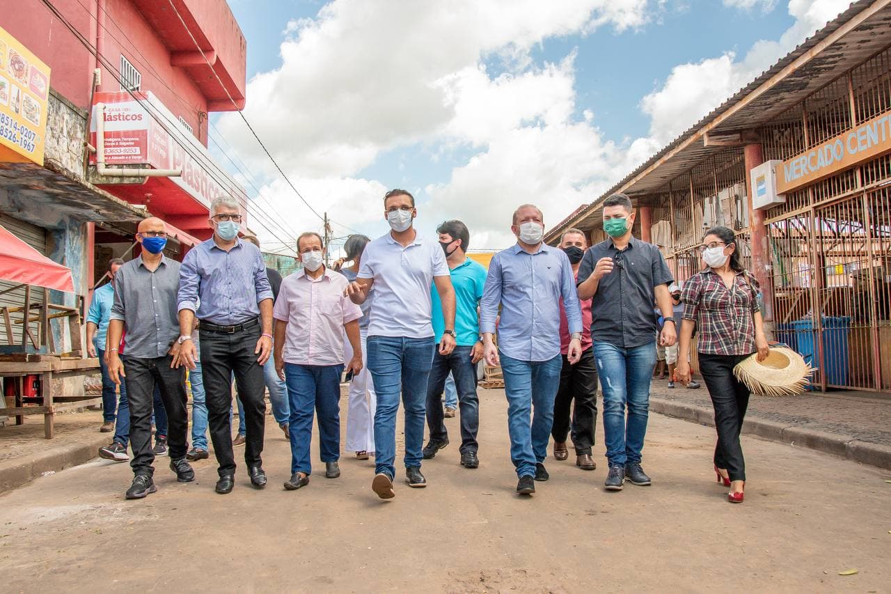 Deputado Othelino percorre local onde será construído o novo Mercado Municipal de Santa Inês, executado com emendas de sua autoria 