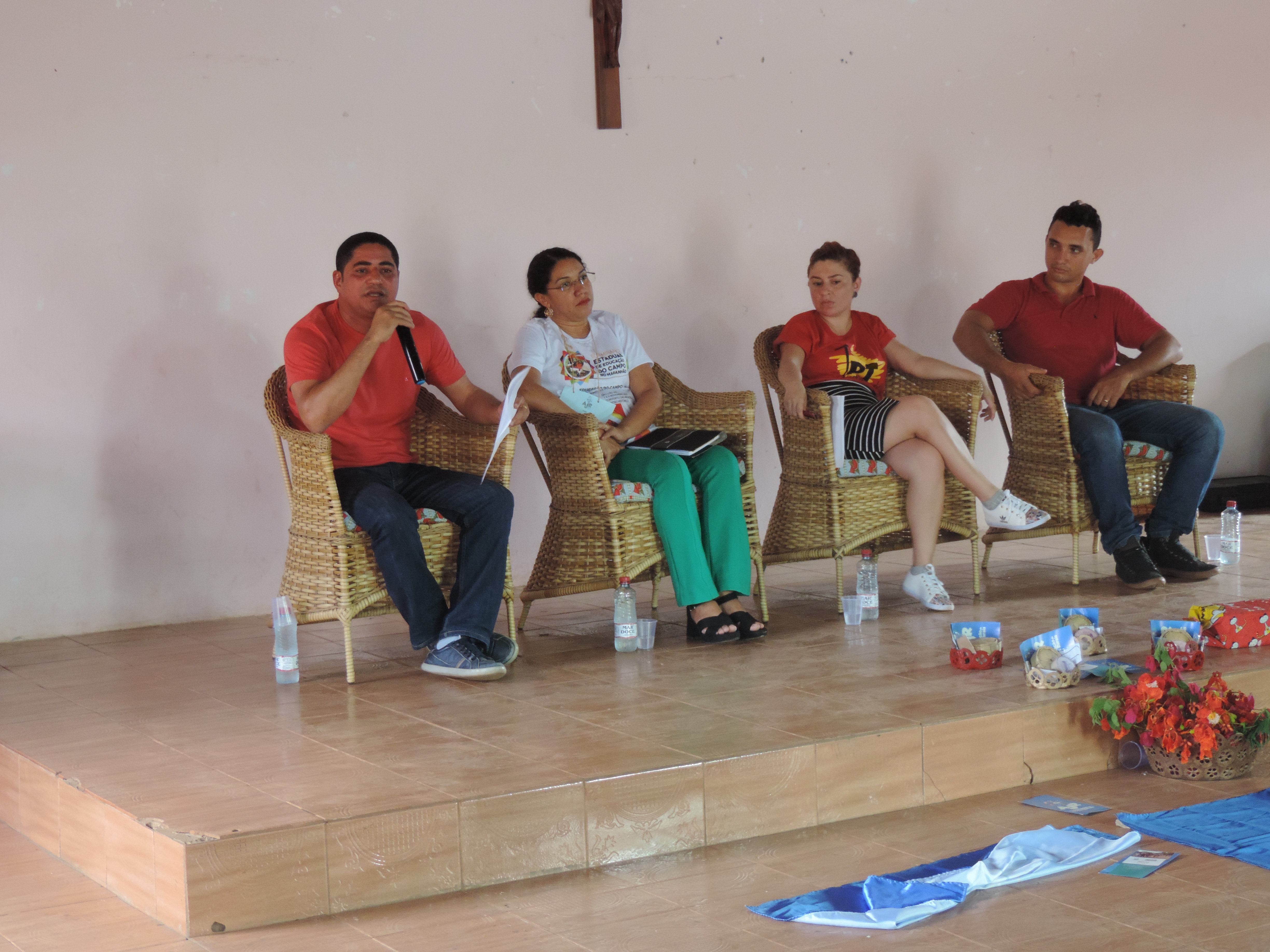 Zé Inácio dialoga com a juventude de Lago do Junco e Lago dos Rodrigues