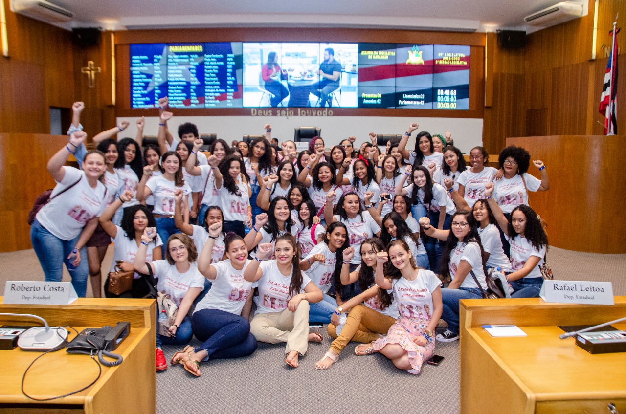 Alunas do IFMA e de escola estadual de Buriticupu visitam as instalações da Assembleia