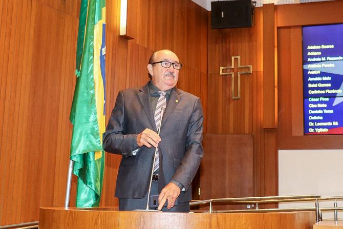 César Pires contesta dados apresentados pelo governo do estado na LOA 2022