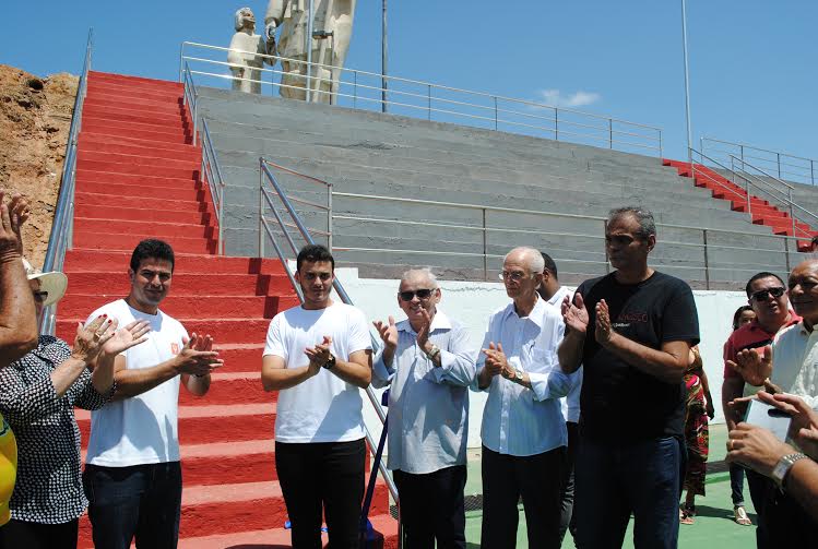 Glalbert Cutrim inaugura arquibancada do Parque Therezinha Jansen