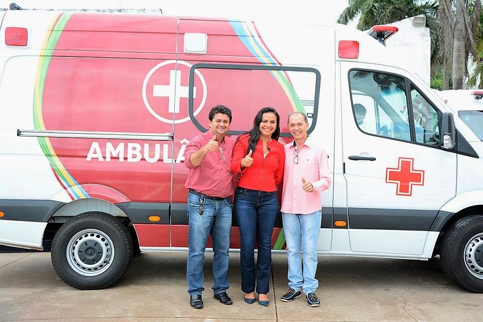 Ana do Gás entrega ambulâncias para Esperantinópolis e Paulo Ramos