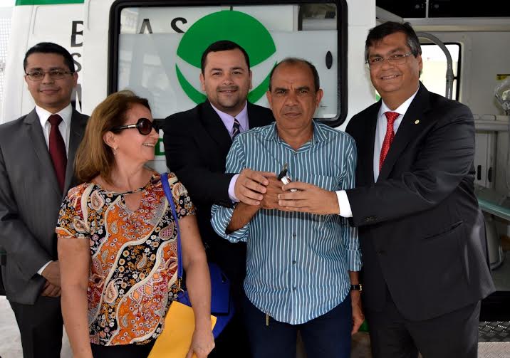 Vinicius Louro participa da entrega de Unidades Odontológicas Móveis a municípios maranhenses