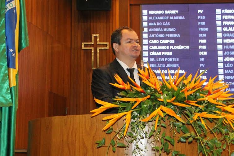 Rafael Leitoa comemora avanços na educação e construção de quadra em escola de Timon