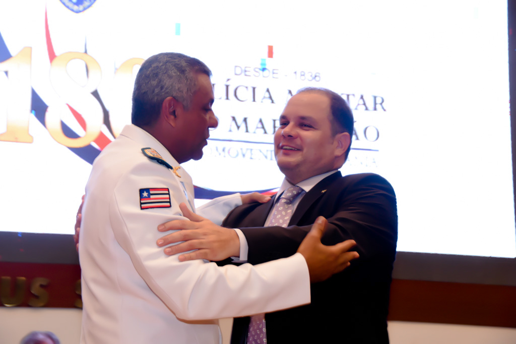 Projeto do deputado Rogério Cafeteira concede medalha ao coronel Pereira