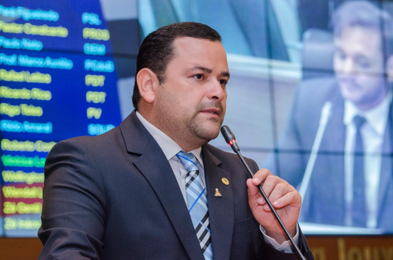 Deputado Vinicius Louro denuncia corte de estrada vicinal em Peritoró