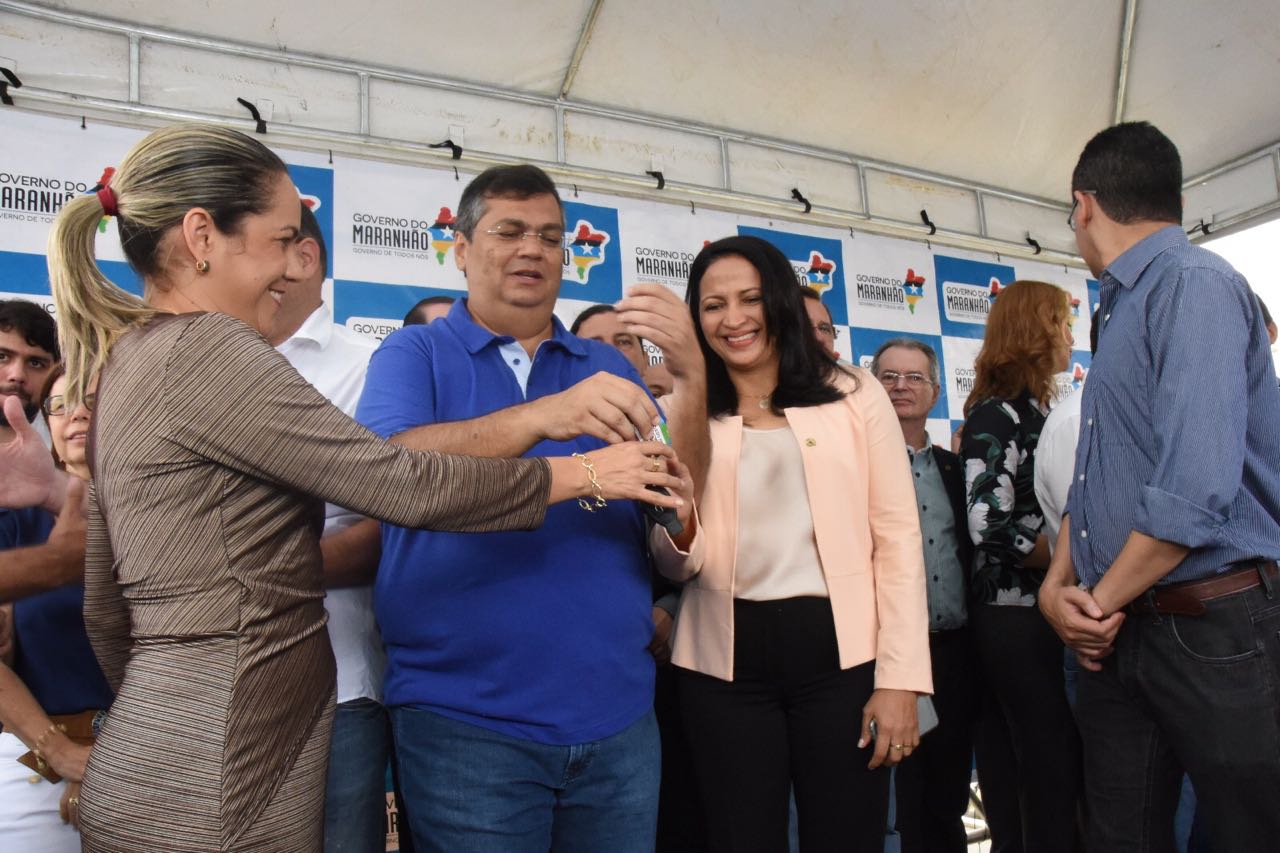 Francisca Primo participa de solenidade de entrega de ambulâncias para municípios 