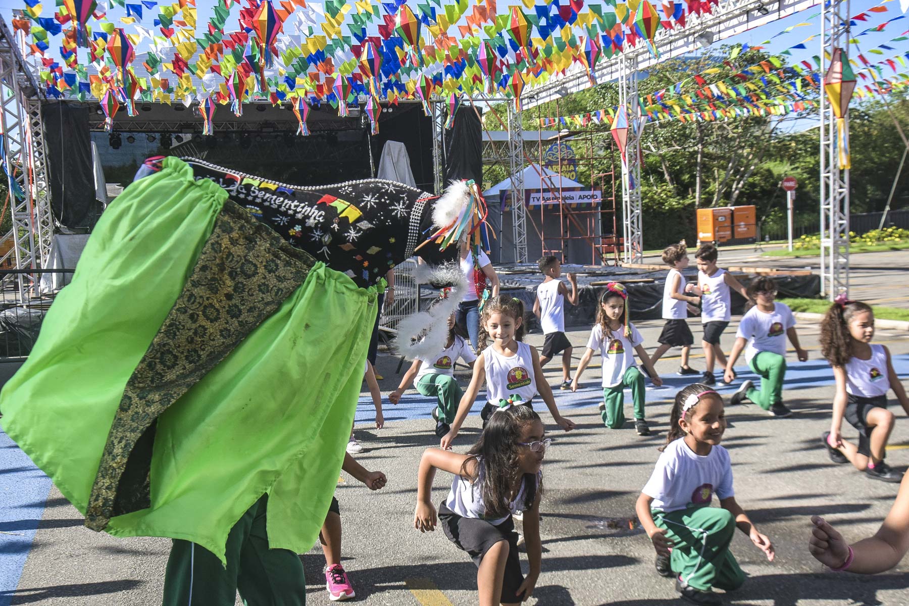 Alunos da Creche-Escola Sementinha fazem ensaio final para apresentação no ‘Arraiá do Povo’