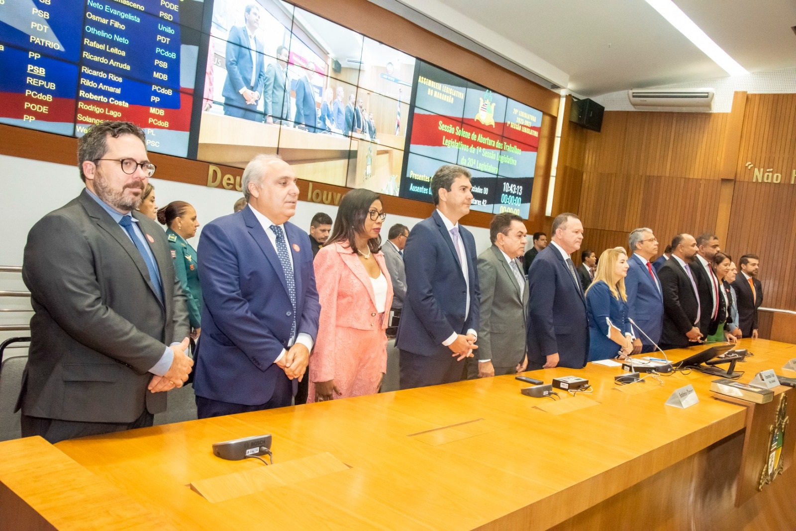 Presidente Iracema Vale e autoridades representantes de outros Poderes e instituições compuseram a mesa 