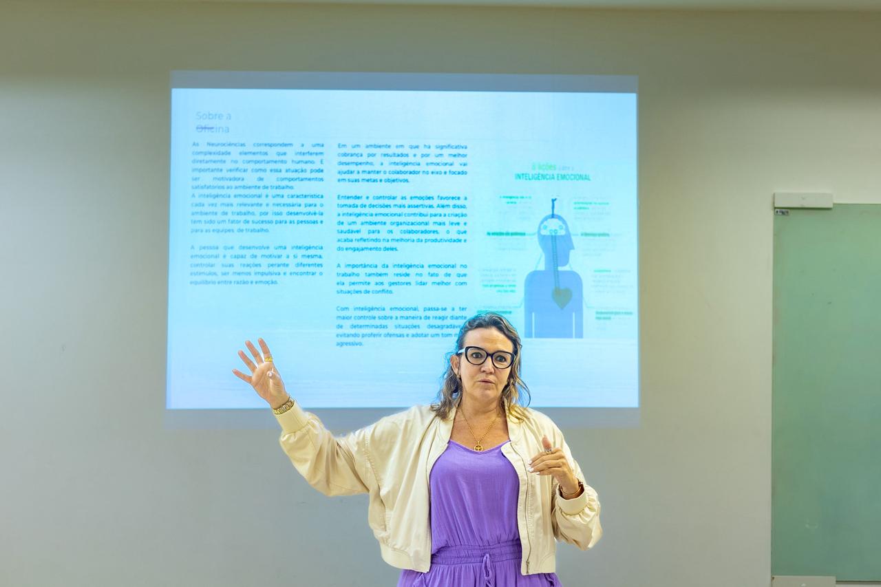 Fabiana Borges Macêdo, que é psicóloga e perita criminal em saúde mental, ministra o curso de “Inteligência Emocional”