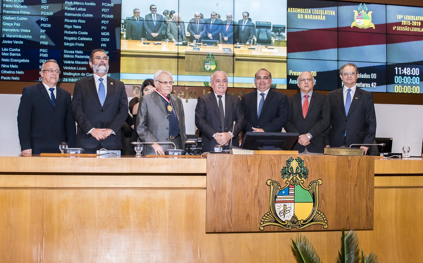 Assembleia concede a medalha do mérito legislativo Manoel Beckman ao professor Raimundo Soares Figueiredo