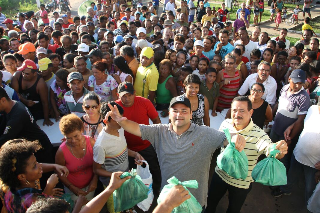 Vinicius Louro distribui 40 toneladas de peixe na Semana Santa no Médio Mearim 