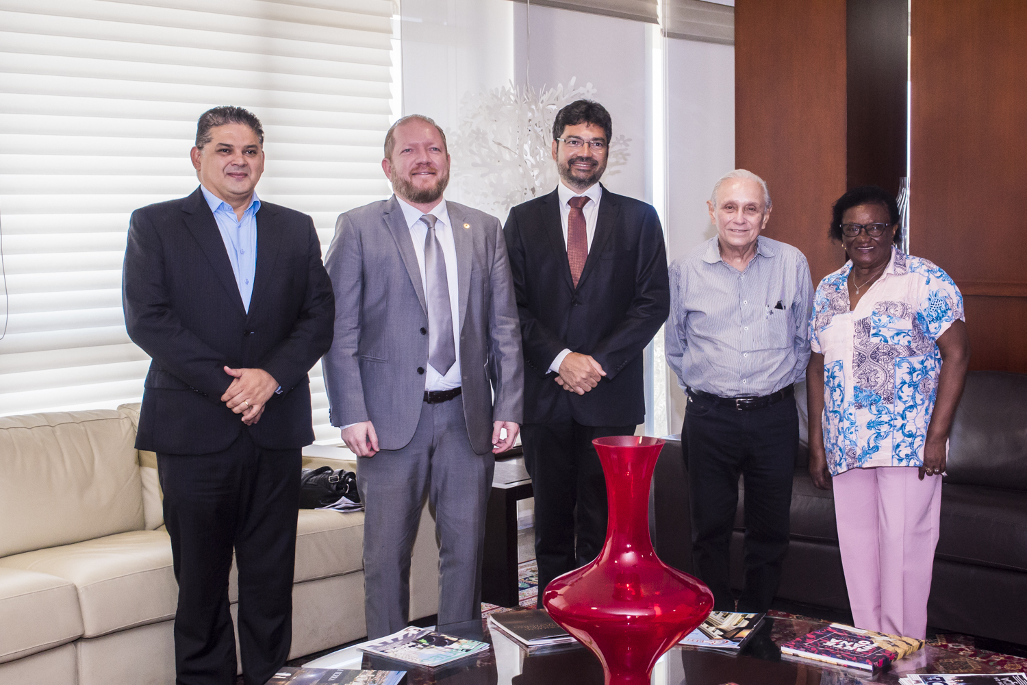 Presidente Othelino Neto recebe a visita de representantes do Conselho Estadual de Educação 