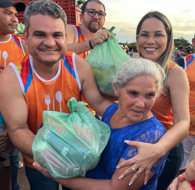 Júnior França participa da entrega de cestas básicas a duas mil famílias em Santa Luzia