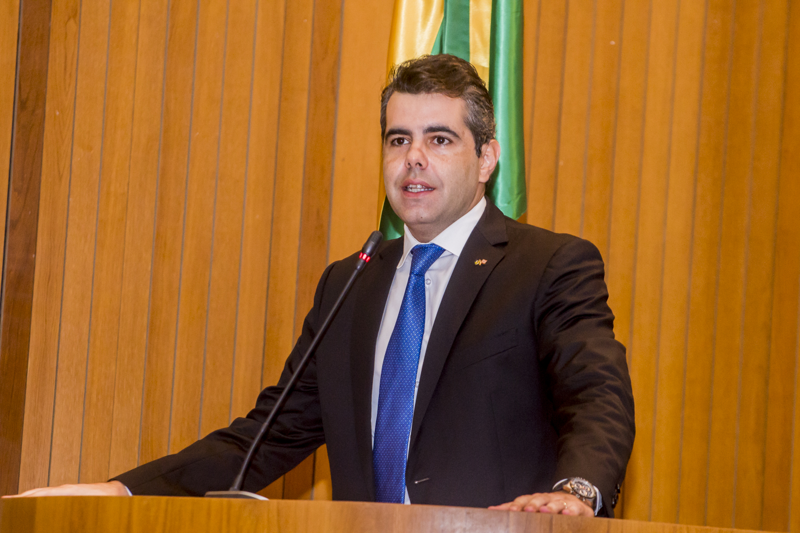 Deputado Adriano é o líder do Bloco Parlamentar de Oposição na Assembleia