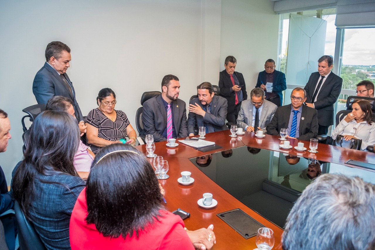 Fábio Macedo recebe presidente da Famem e comitiva de prefeitos 