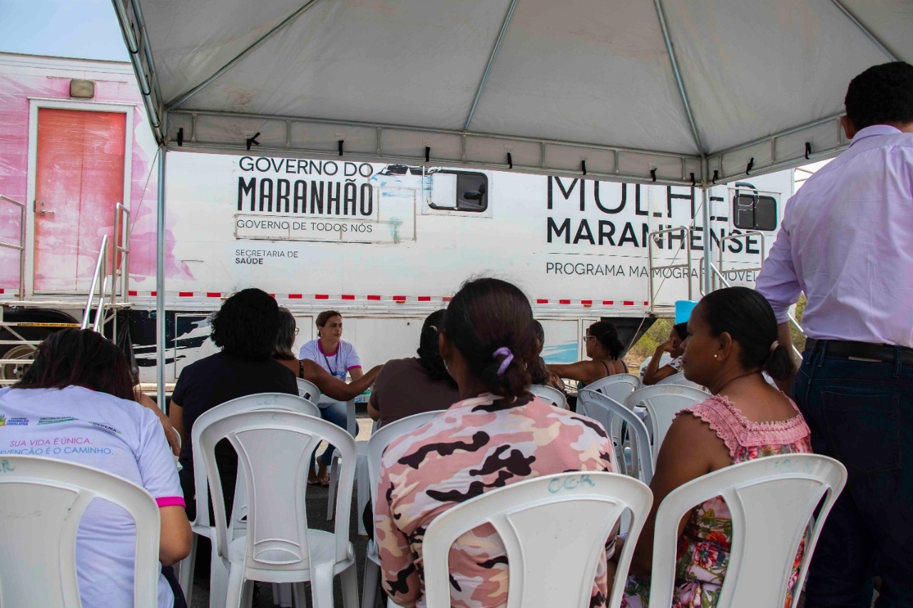Servidoras realizaram mamografia na Carreta da Mulher durante campanha promovida pelo Gedema e Setor Médico